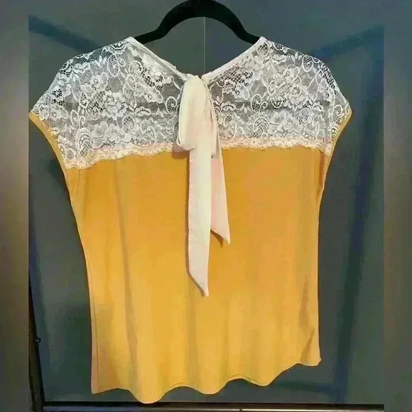 Faith & Joy women’s yellow and lace short sleeve top with bow size S - Picture 5 of 8